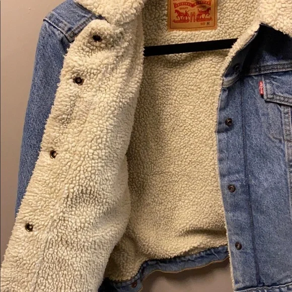 Levi's Blue Jean Jacket with Cream Sherpa Lining - Picture 5 of 6